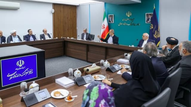 پزشکیان به وزارت فرهنگ و ارشاد اسلامی رفت
