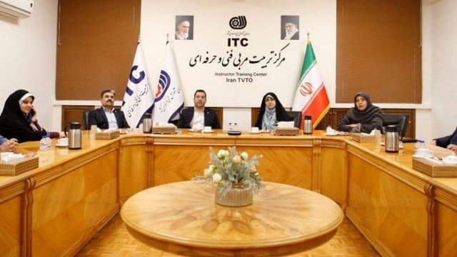 باید موانع رشد زنان را با کمک خودشان حل کرد