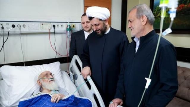 پزشکیان به عیادت آیت‌الله نوری همدانی رفت