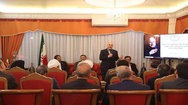 مردم را از گردونه اقتصاد کشور حذف کرده‌ایم