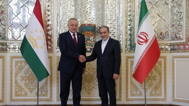 دیدار عراقچی با وزیر امور خارجه تاجیکستان