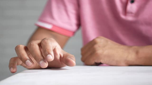 انگشت ماشه‌ای و ۴ حرکت اصلاحی