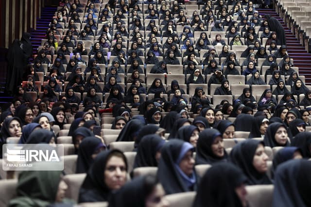 امکان استفاده همزمان کارمندان زن از دو قانون ساعت کاری فراهم شد