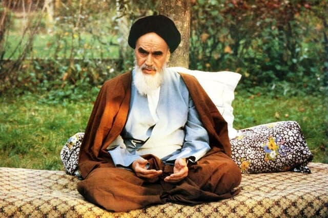 انسان از دیدگاه امام خمینی (ره) چه جایگاهی دارد؟